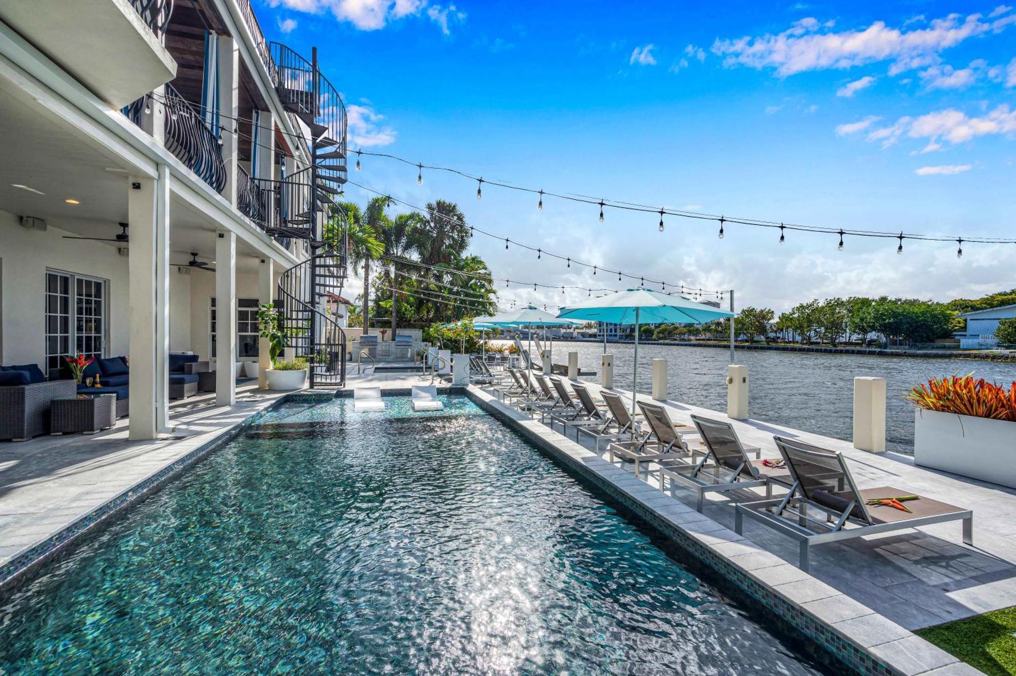 The Modern Castle Canal View Access Rooftop Living Greenhouse Vlllas Fort Lauderdale Exterior foto