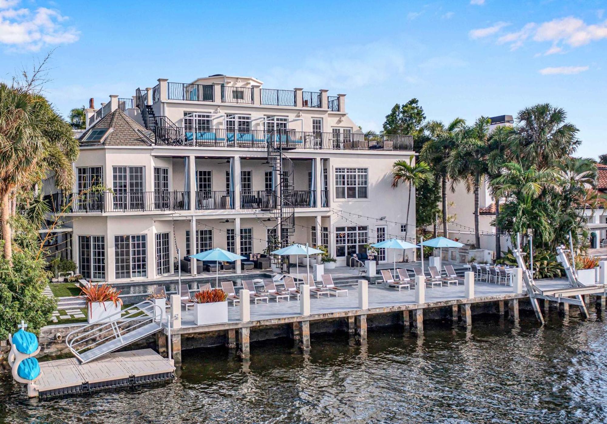 The Modern Castle Canal View Access Rooftop Living Greenhouse Vlllas Fort Lauderdale Exterior foto