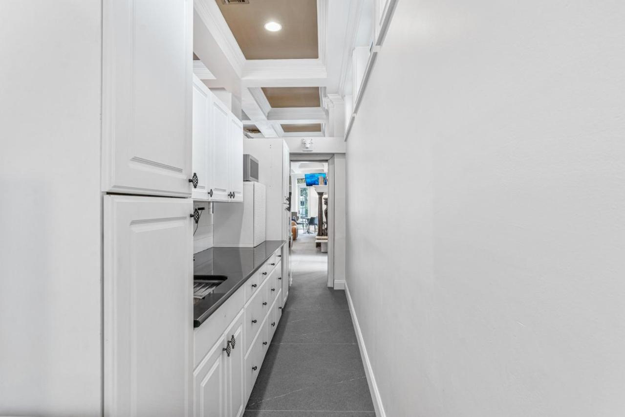 The Modern Castle Canal View Access Rooftop Living Greenhouse Vlllas Fort Lauderdale Exterior foto