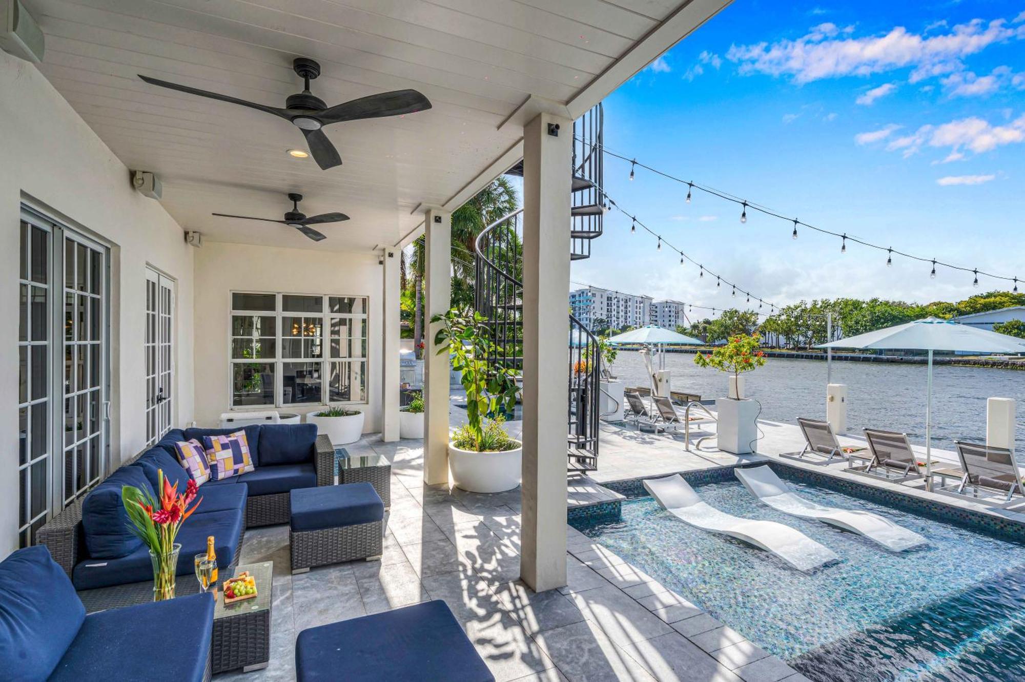 The Modern Castle Canal View Access Rooftop Living Greenhouse Vlllas Fort Lauderdale Exterior foto