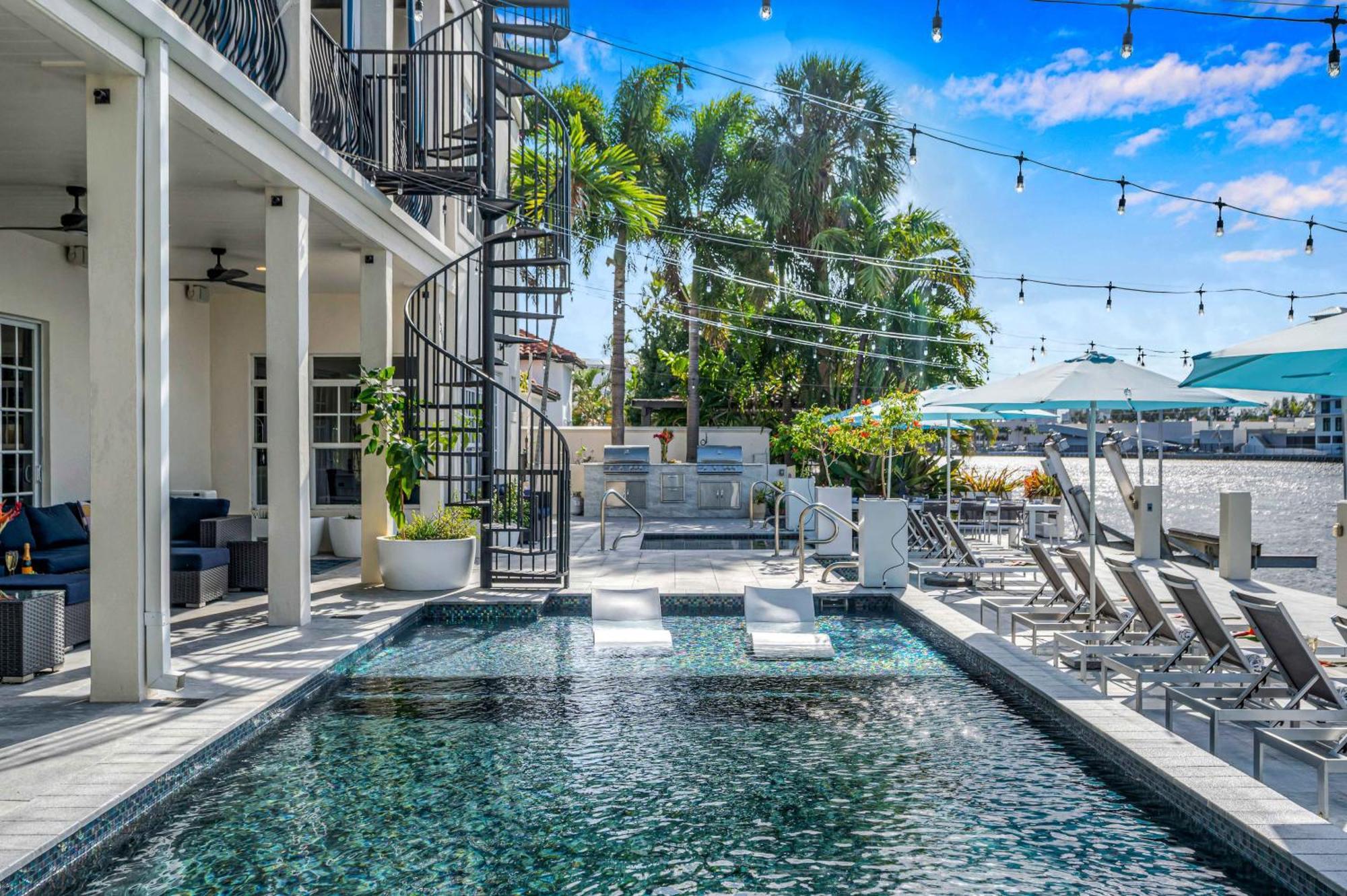 The Modern Castle Canal View Access Rooftop Living Greenhouse Vlllas Fort Lauderdale Exterior foto