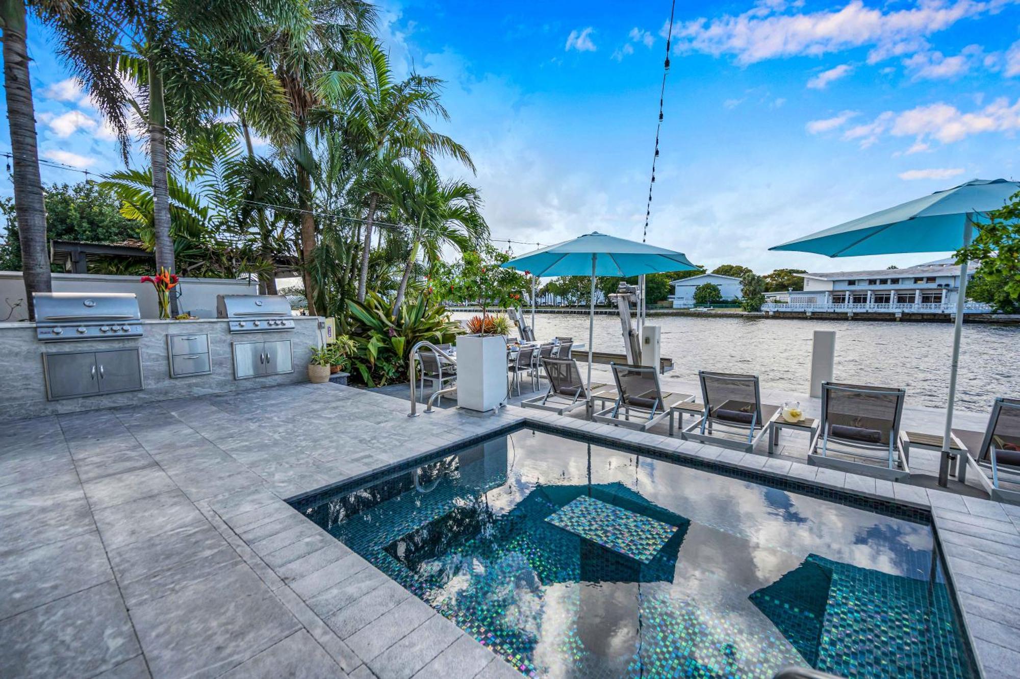 The Modern Castle Canal View Access Rooftop Living Greenhouse Vlllas Fort Lauderdale Exterior foto