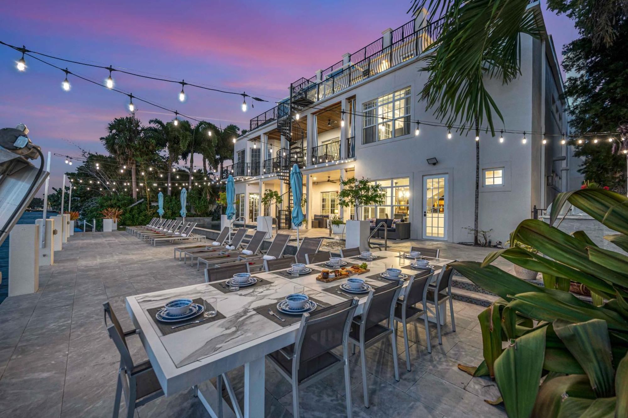 The Modern Castle Canal View Access Rooftop Living Greenhouse Vlllas Fort Lauderdale Exterior foto